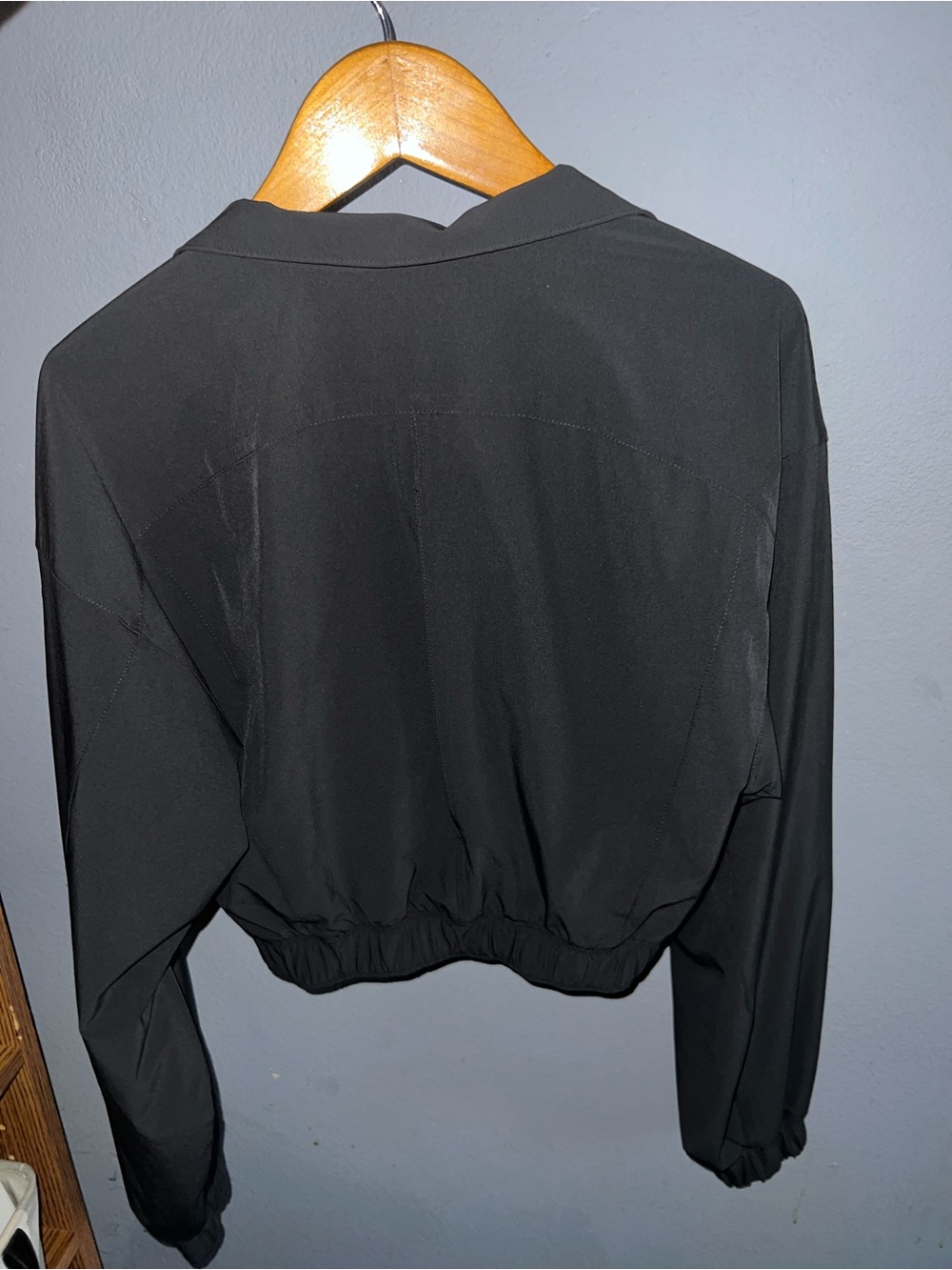 ALO Yoga Black Cropped Bomber Jacket - Picture 4 of 5